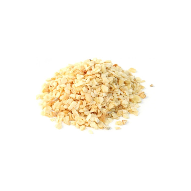 Chopped garlic cleaves